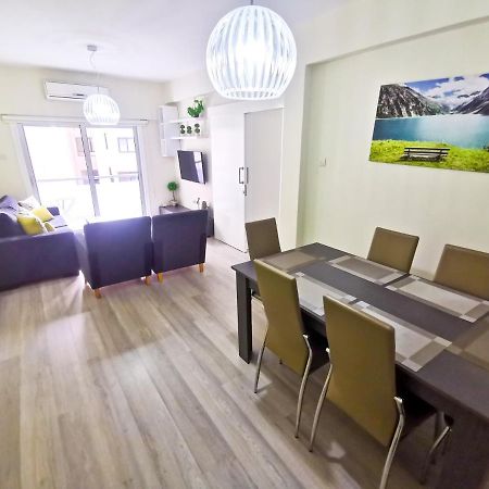 Beach-A-Holic Apartment, 2 Min Distance From Larnaca Marina Exterior foto