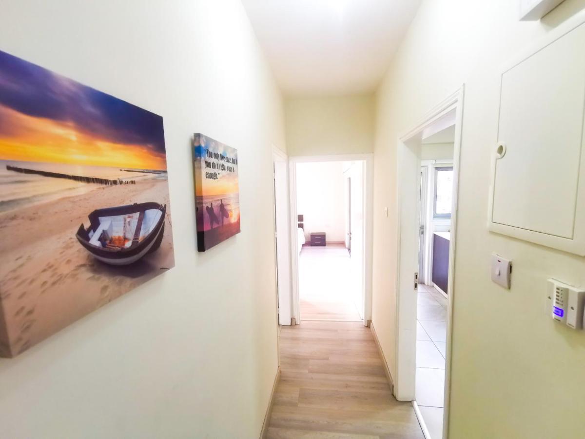 Beach-A-Holic Apartment, 2 Min Distance From Larnaca Marina Exterior foto